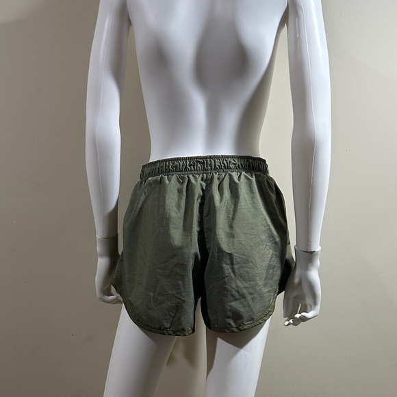 Nike Size Medium Women's Olive Green Dry Fit Shorts - Picture 4 of 6